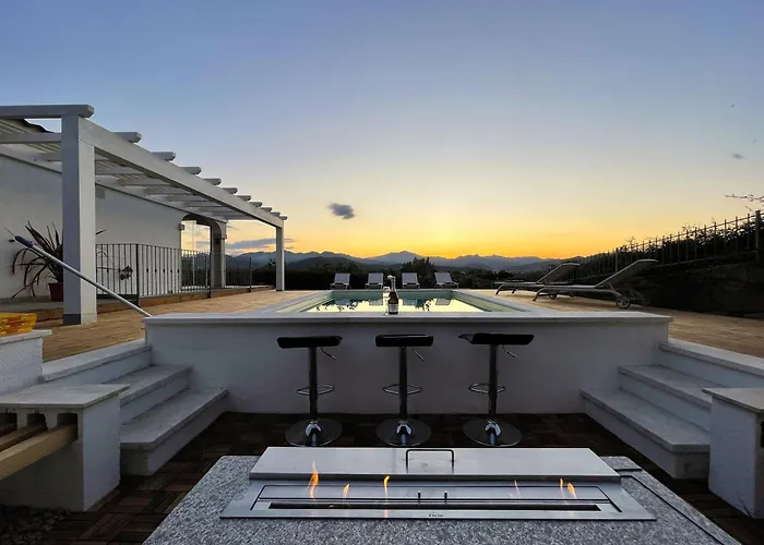 Allegria, Romantic Luxury 300m From The Beach, Heated Pool, Firepit And Sauna تانايونيلا